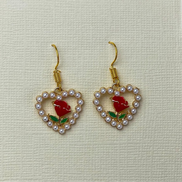 Heart & Rose earrings 🌹 2/$20 - Picture 1 of 2